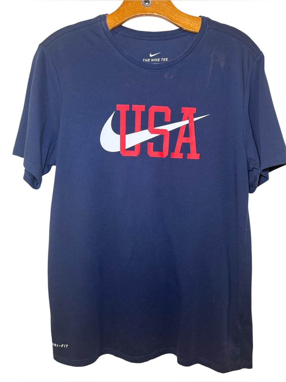 Nike Men’s The Nike Tee Dri-Fit USA Swoosh Tshirt Size Medium EUC